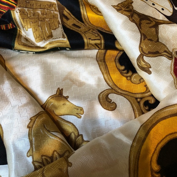 Beautiful DKNY scarf 🧣 - Picture 4 of 4